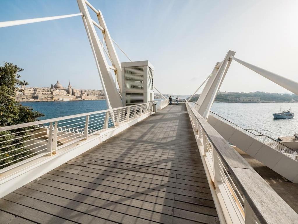 Luxury Apt With Side Seaviews And Pool, Best Location Сліма Екстер'єр фото