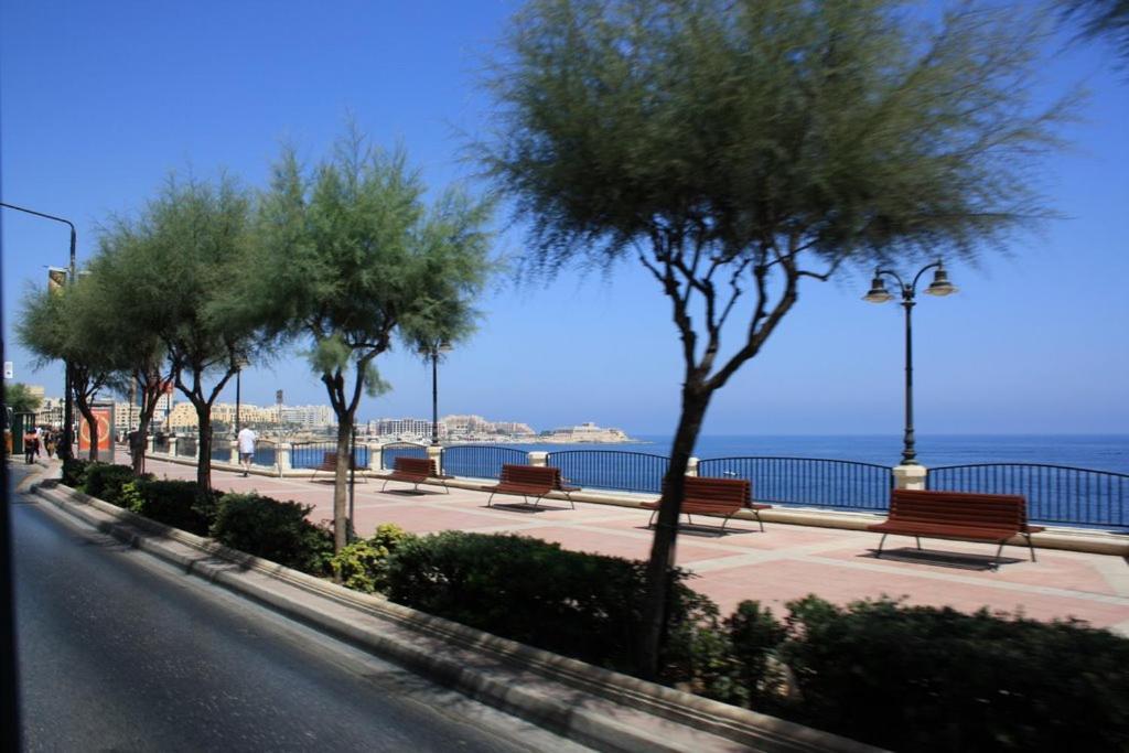 Luxury Apt With Side Seaviews And Pool, Best Location Сліма Екстер'єр фото